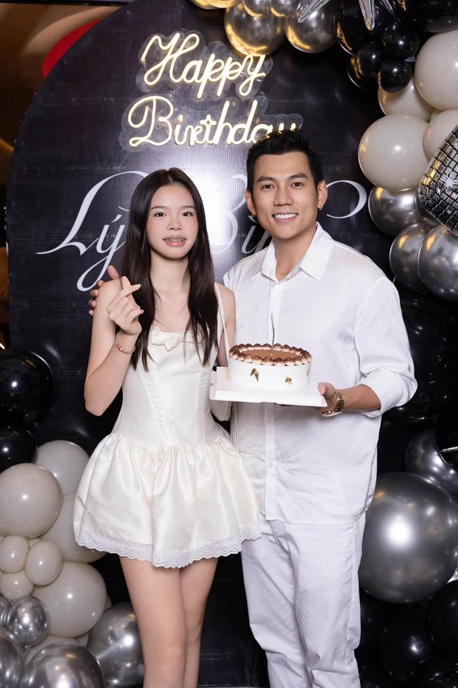 Con gái Phương Trinh Jolie trổ mã xinh xắn, cao lớn gần bằng cha dượng ai cũng ngỡ ngàng- Ảnh 1.