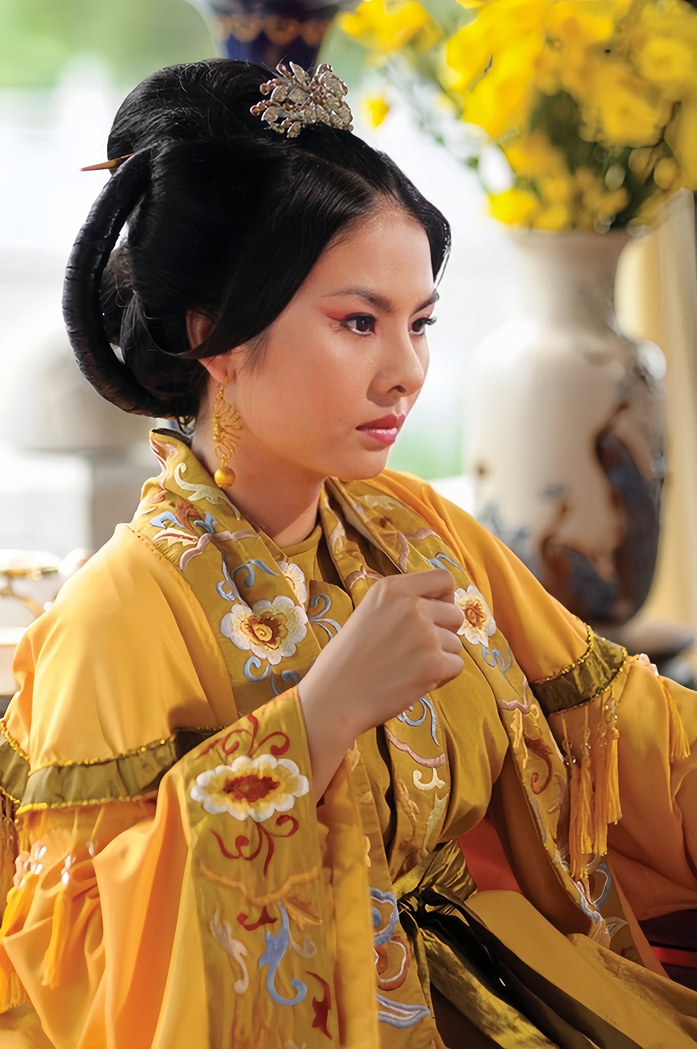 Việt Nam có 1 bộ phim lỗ hàng chục tỷ nhưng ai cũng khen hay, 20 năm vẫn là chuẩn mực cổ trang- Ảnh 4.