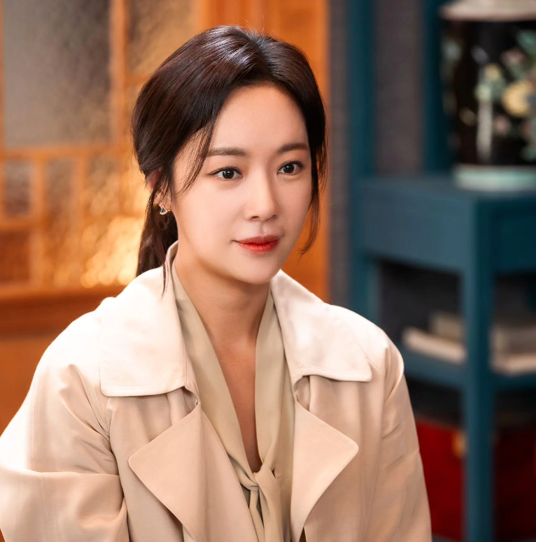Hwang Jung Eum tụt dốc sau khi lĩnh án tù vì biển thủ công quỹ- Ảnh 4.