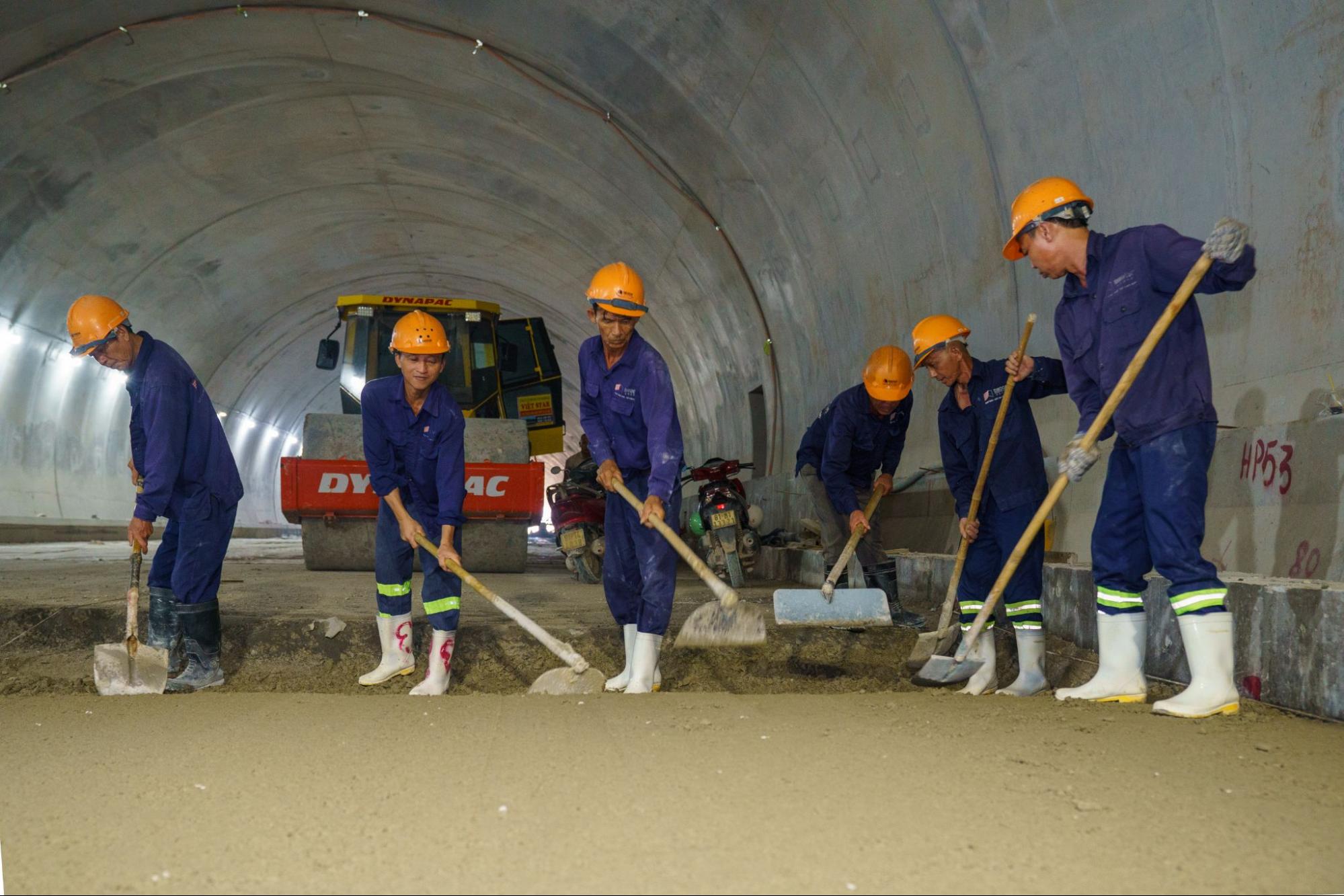 Cuộc lột xác của doanh nghiệp xây dựng Việt Nam: Từ làm thuê trên sân nhà đến tổng thầu các siêu dự án tỷ USD- Ảnh 11. Cuộc lột xác của doanh nghiệp xây dựng Việt Nam: Từ làm thuê trên sân nhà đến tổng thầu các siêu dự án tỷ USD- Ảnh 11.