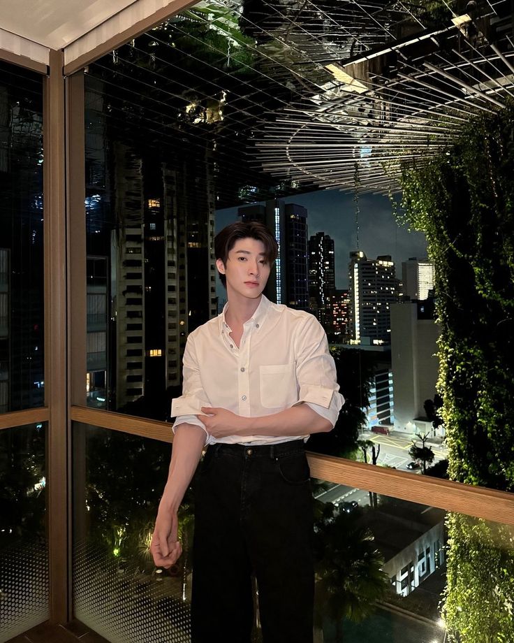 "Tình trẻ" tin đồn của Lisa: Cao 1m83, visual sáng bừng hút hơn 2,5 triệu fan- Ảnh 10.