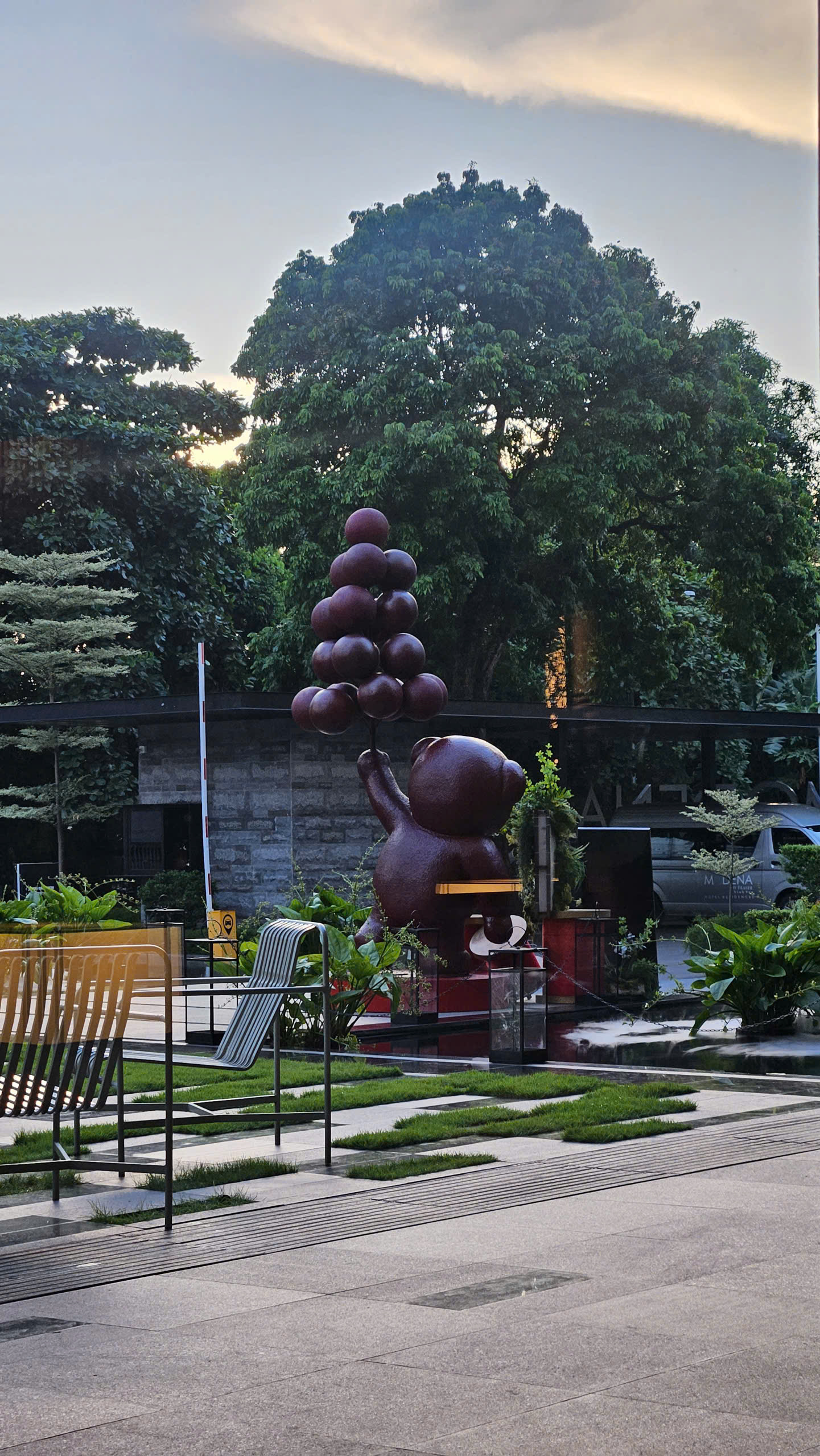Tháng chi 6-7 triệu mua hoa, cuối tuần đánh xe ra ngoại thành thuê resort đổi chỗ ngủ: Bình tĩnh “enjoy” tuổi 30 - Ảnh 6.