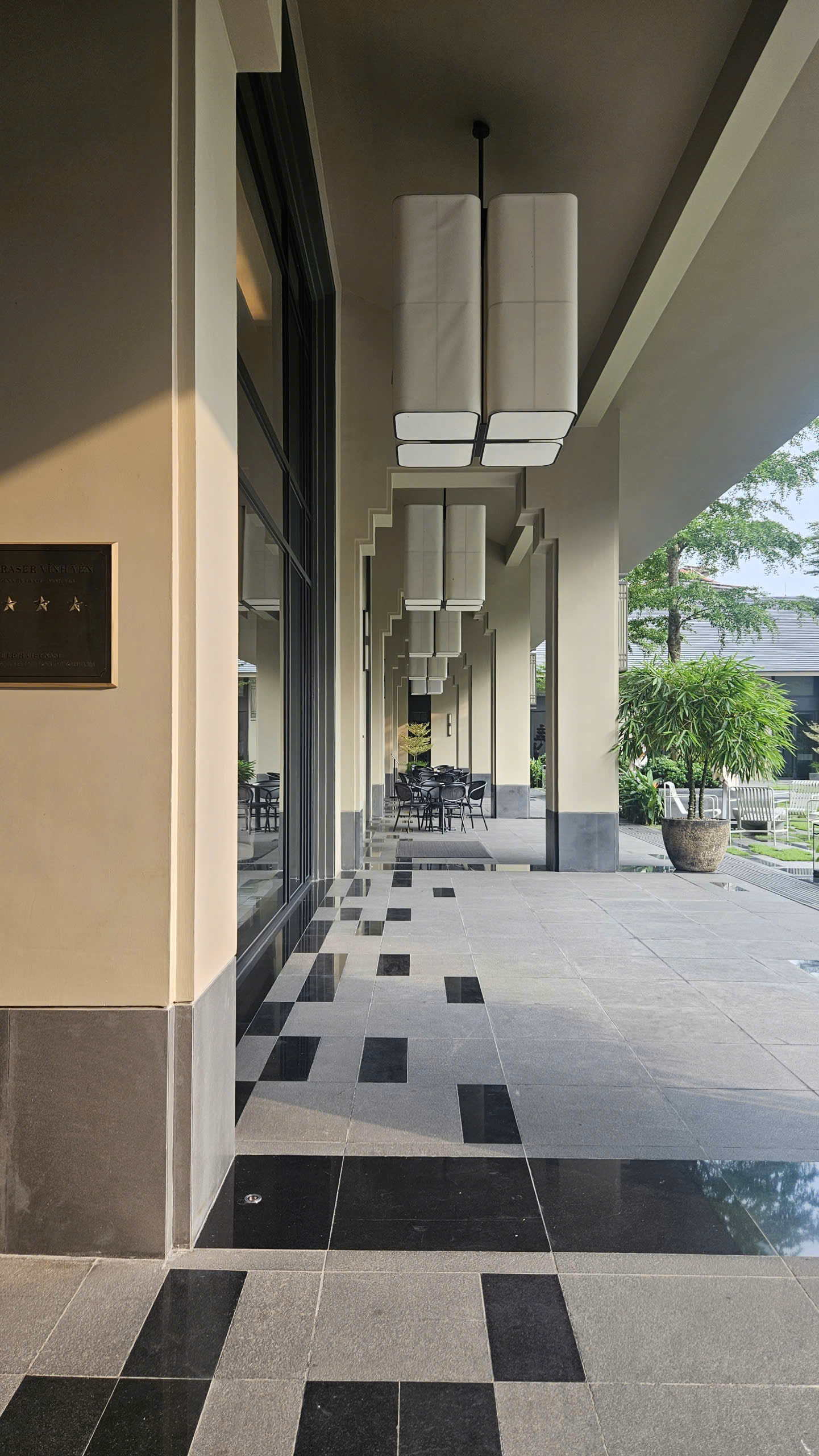 Tháng chi 6-7 triệu mua hoa, cuối tuần đánh xe ra ngoại thành thuê resort đổi chỗ ngủ: Bình tĩnh “enjoy” tuổi 30 - Ảnh 7.