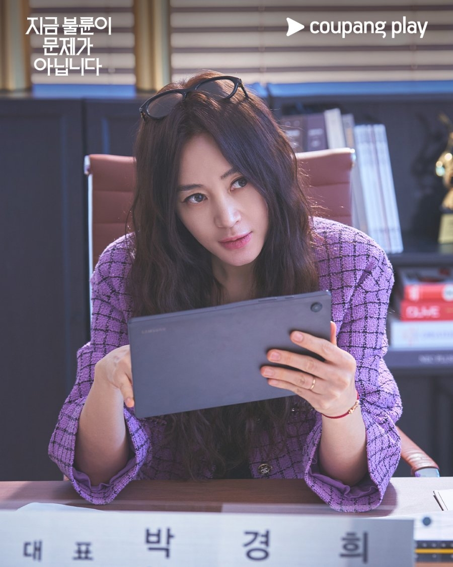 Phim 18+ Hàn Quốc vừa chiếu đã gây chấn động: Nữ chính 55 tuổi trẻ đẹp khó cưỡng, xem cuốn ngay từ tập đầu tiên- Ảnh 2.