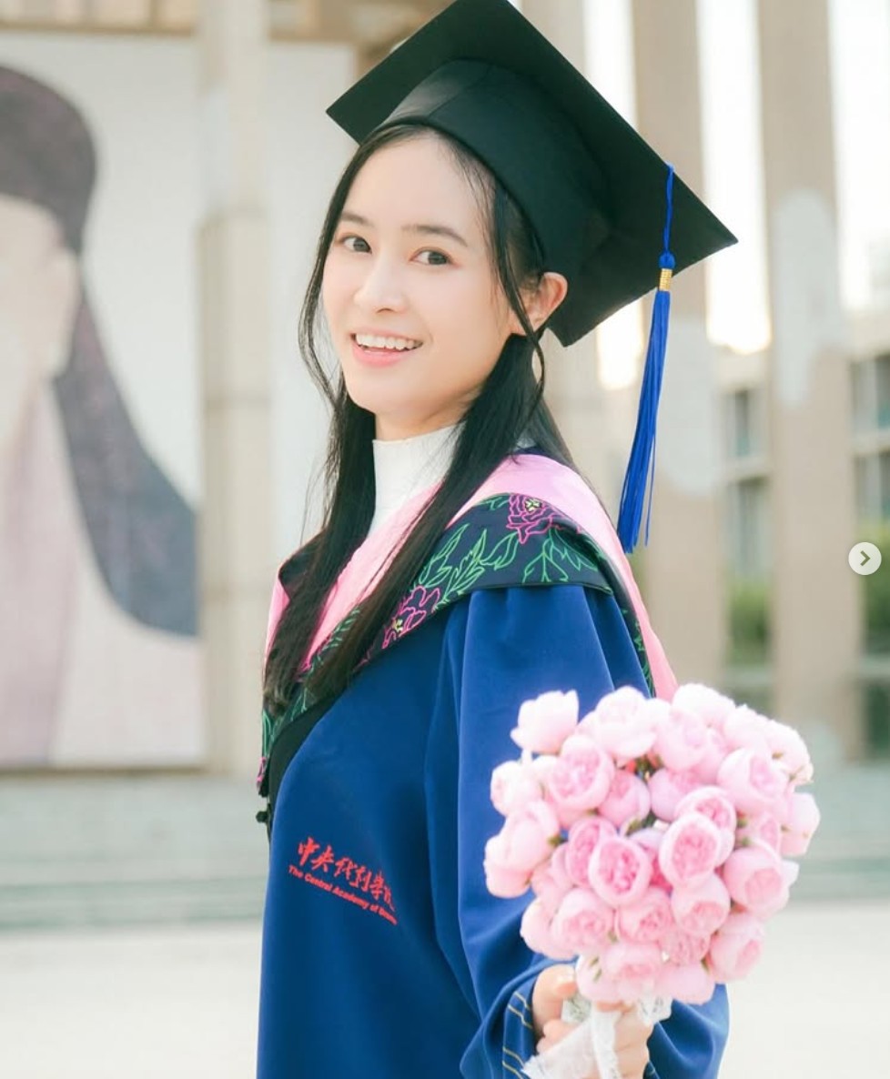 Mỹ nhân bí ẩn nhất Vbiz: Học cùng trường với Chương Tử Di và Đường Yên, bí mật kết hôn không ai hay biết- Ảnh 3.