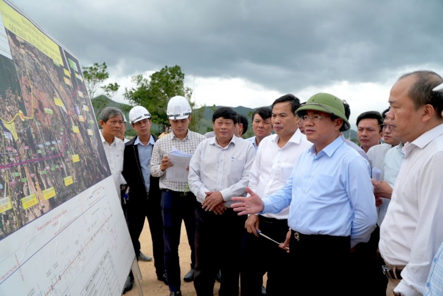 Lãnh đạo UBND tỉnh Gia Lai thường xuyên trực tiếp xuống kiểm tra hiện trường dự án để tháo gỡ các vướng mắc. Ảnh: Kim Loan.