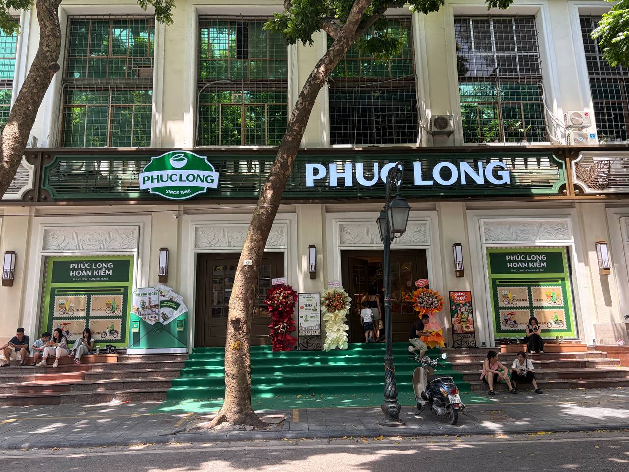 Giới trẻ Hà Nội đội nắng xếp hàng tham quan Di tích Nhà tù Hoả Lò; Hồ Gươm biến thành studio ngoài trời trong kỳ nghỉ 2/9 - Ảnh 24.