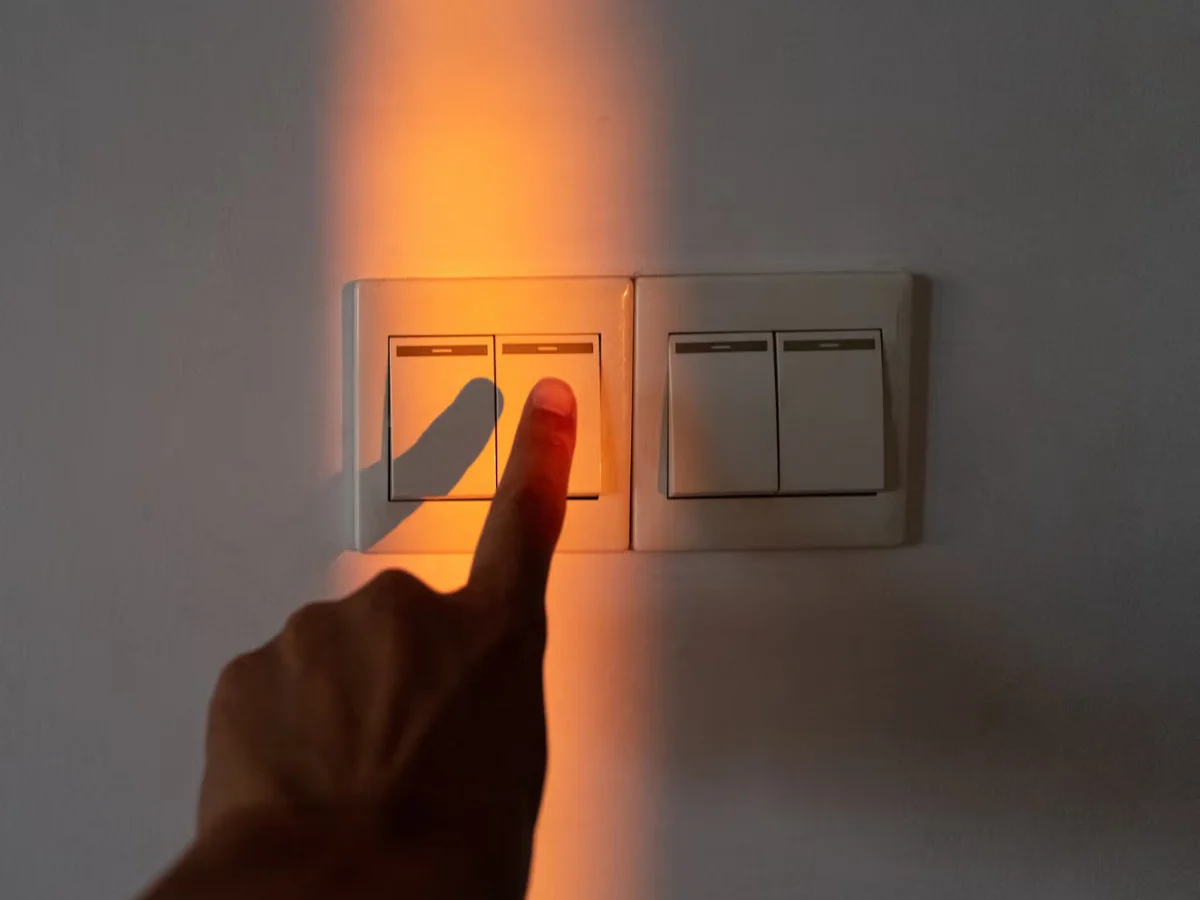 Trào lưu "tắm trong bóng tối" đang được phụ nữ phương Tây yêu thích: Một thay đổi nhỏ và lý do nhiều người mê đến vậy- Ảnh 4.