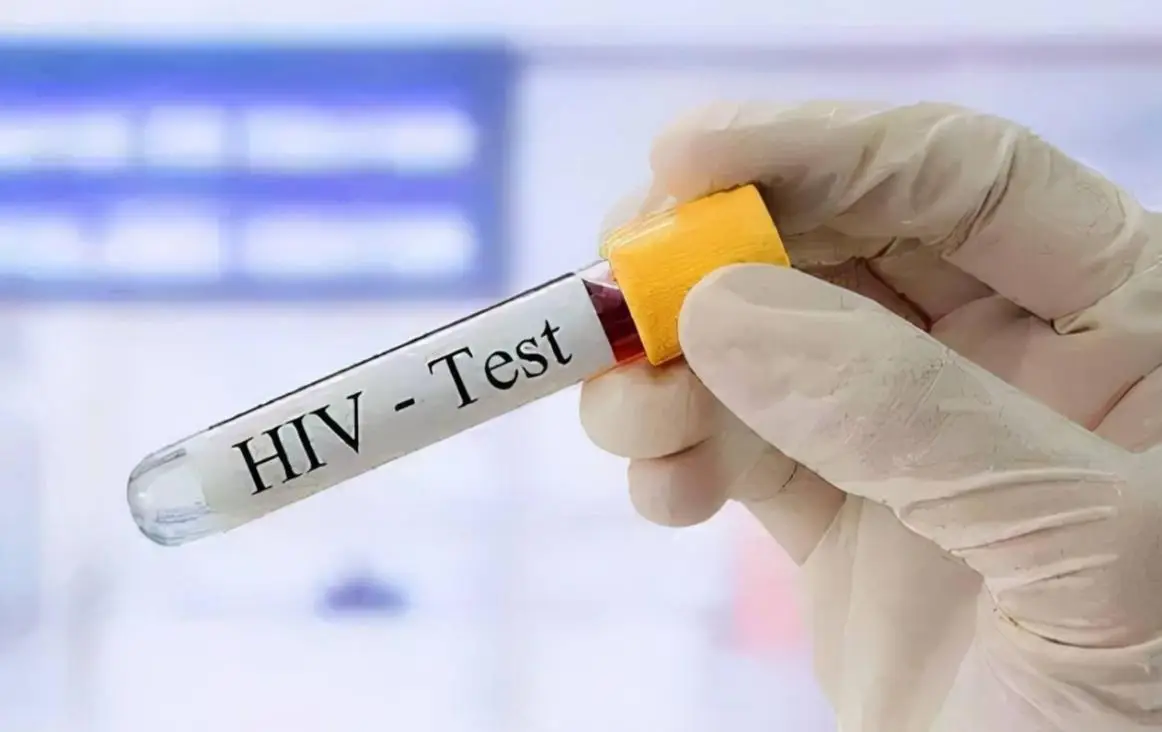 Người đàn ông bất ngờ nhiễm HIV, nguyên nhân được cho là từ một thói quen rất nhiều người có - Ảnh 1.