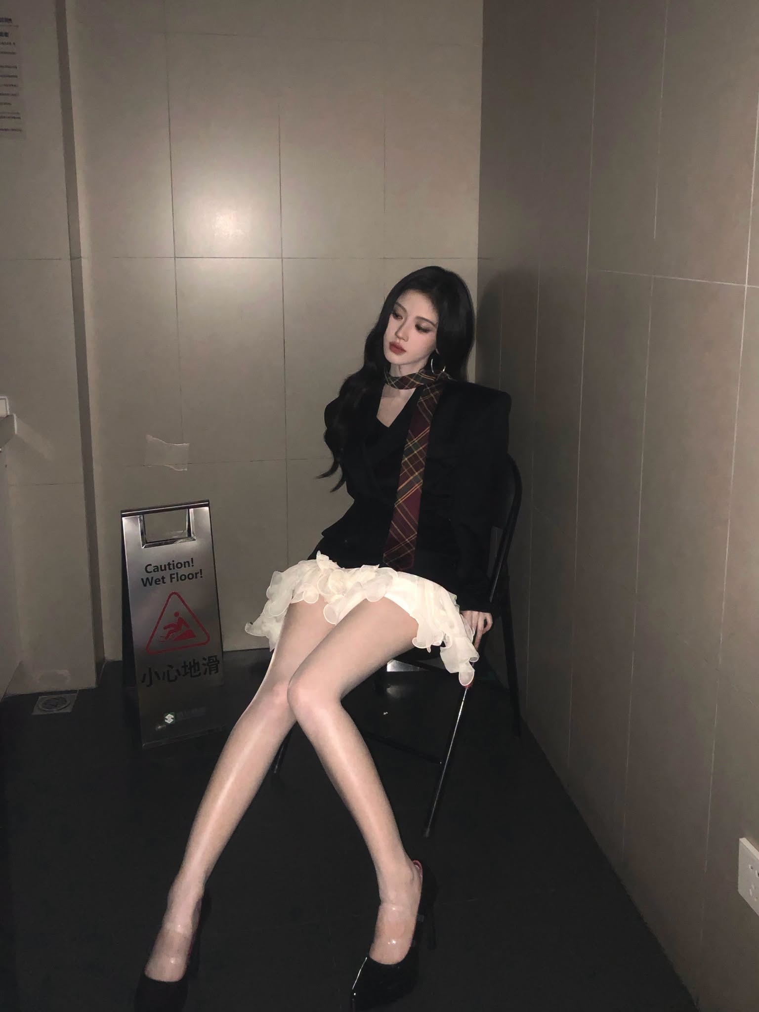 Đang hot quý cô chỉ cao 1m45 lại có đôi chân ngàn lần cực phẩm: Thời trang vừa sang vừa chất, mặt đẹp phát hờn- Ảnh 6.
