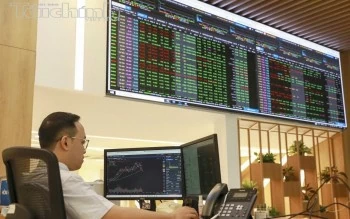 Chứng khoán ngày 18/8: VN-Index lấy lại sắc xanh, dòng tiền vẫn thận trọng
