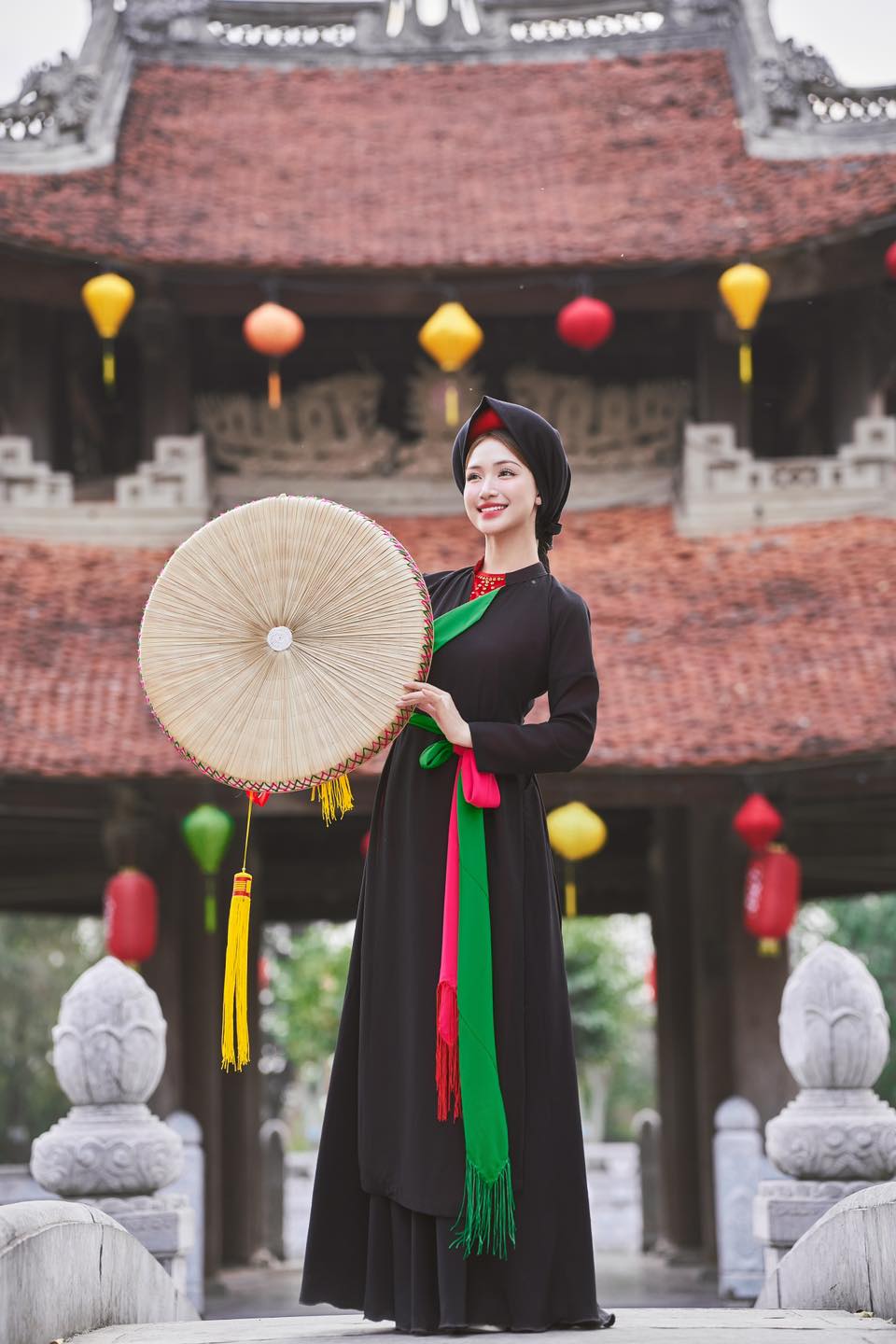 Tự hào nghệ sĩ Việt làm văn hóa vùng miền viral: Cô dâu Khmer Phương Mỹ Chi đẹp lộng lẫy, Hoàng Thùy Linh xưng vương với chất liệu Tây Bắc- Ảnh 14.