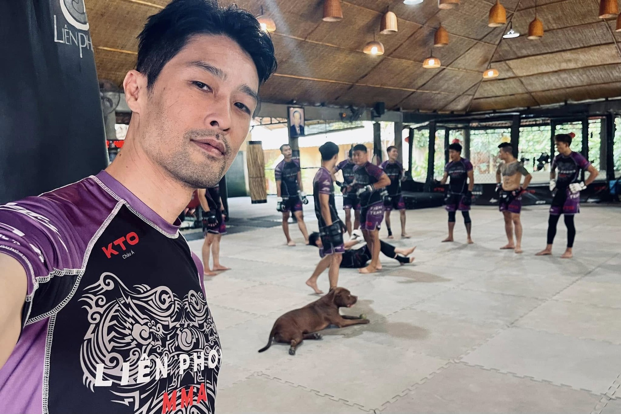 Căn nhà lá của Johnny Trí Nguyễn- Ảnh 1.