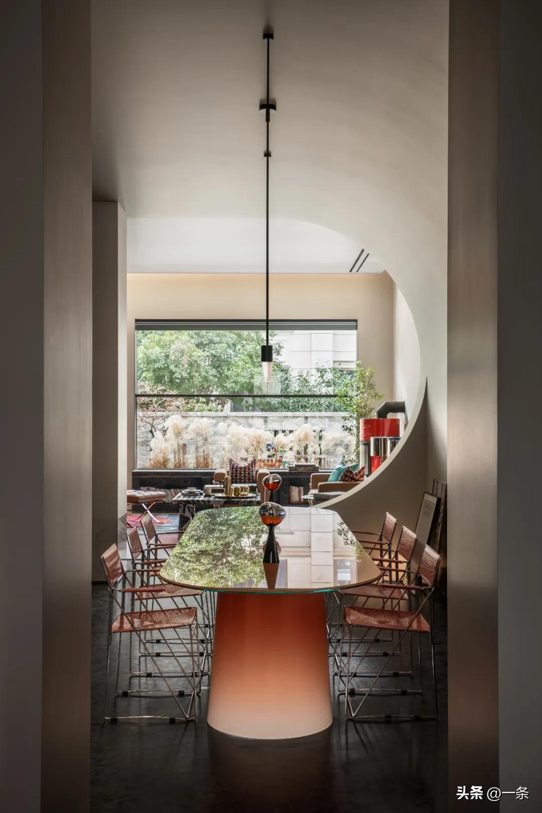 Cặp vợ chồng trung niên sống trong căn nhà 700m² nhưng mỗi người một tầng: Sau cùng, hôn nhân lại dễ chịu hơn- Ảnh 5.