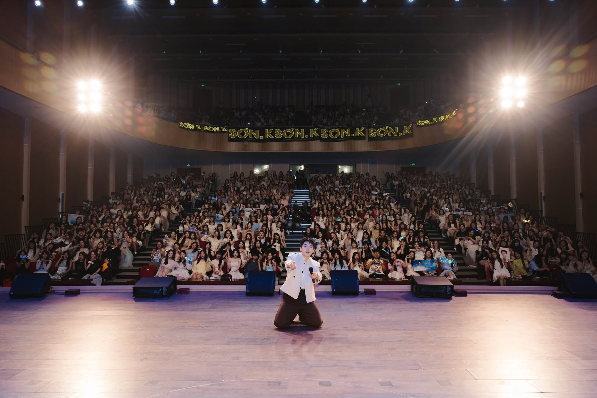 Tận hưởng ngay sân khấu đốt cháy Fandom Yêu Nước, thời cơ “say hi” với Sơn.K chỉ có 1- Ảnh 5.