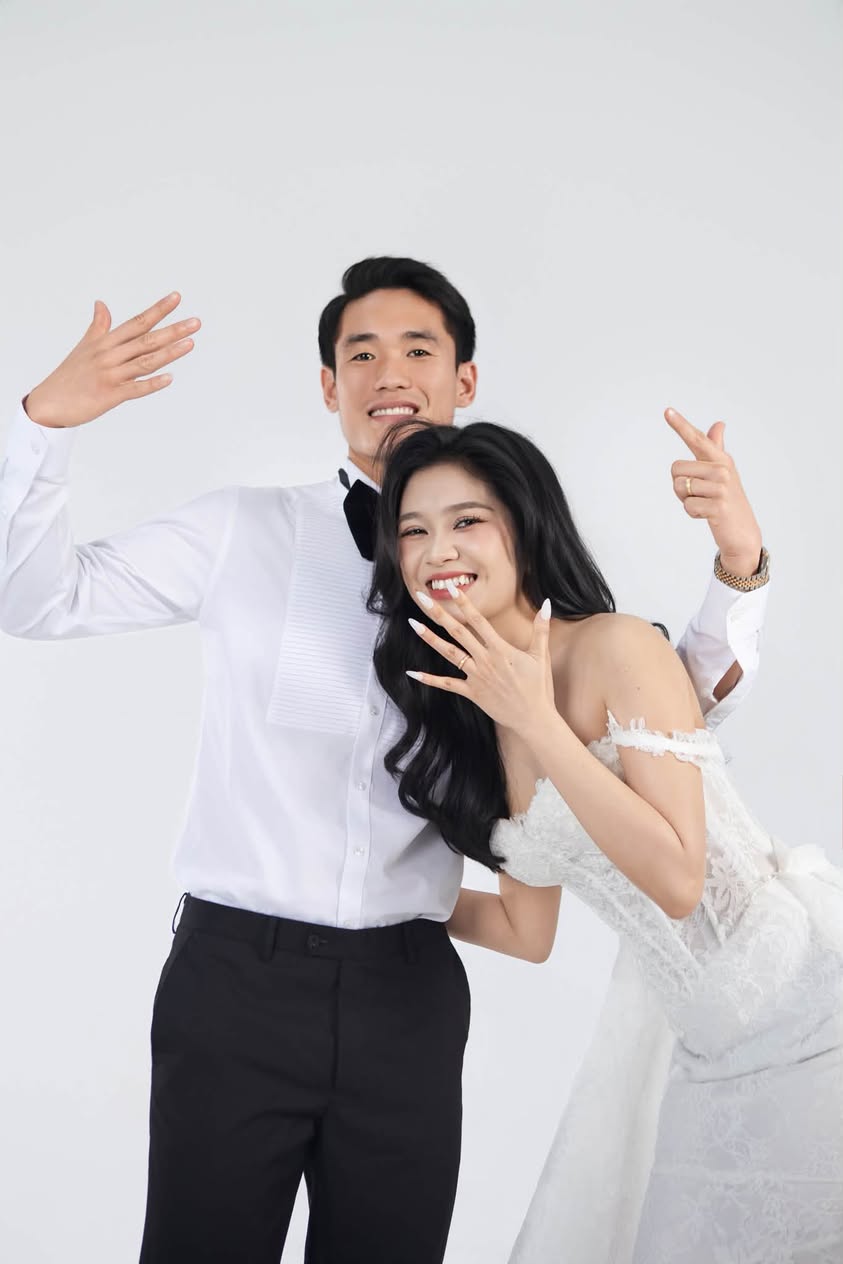 Trung vệ điển trai nhất nhì Việt Nam bất ngờ tung ảnh cưới hotgirl Ngân hàng, cô dâu xinh như mộng gây sốt- Ảnh 7.