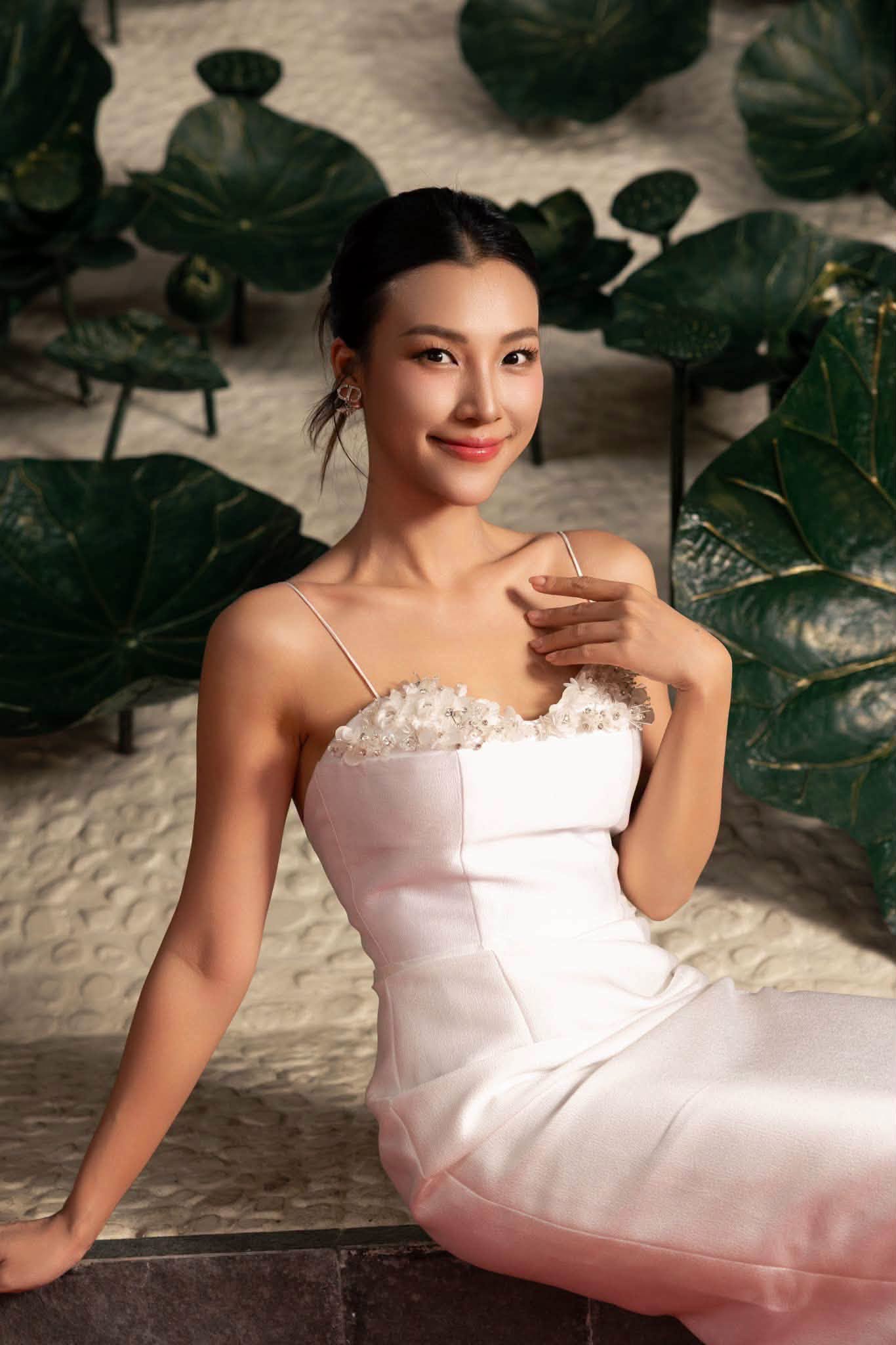 MC Hoàng Oanh và Lê Giang Patrik hôn nhau ăn mừng Việt Nam vô địch!- Ảnh 3.