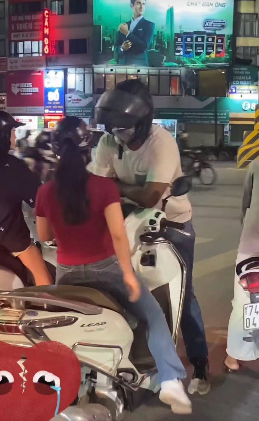 Người đàn ông ngoại quốc nhiều lần chặn xe phụ nữ ở Hà Nội: Chính quyền lên tiếng- Ảnh 1.