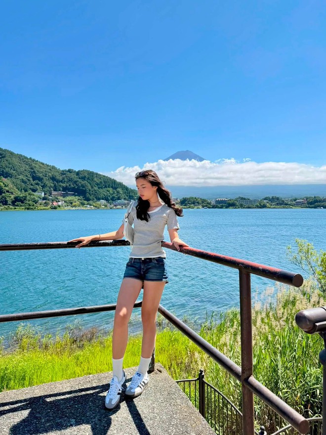 Con gái Phương Trinh Jolie trổ mã xinh xắn, cao lớn gần bằng cha dượng ai cũng ngỡ ngàng- Ảnh 5.
