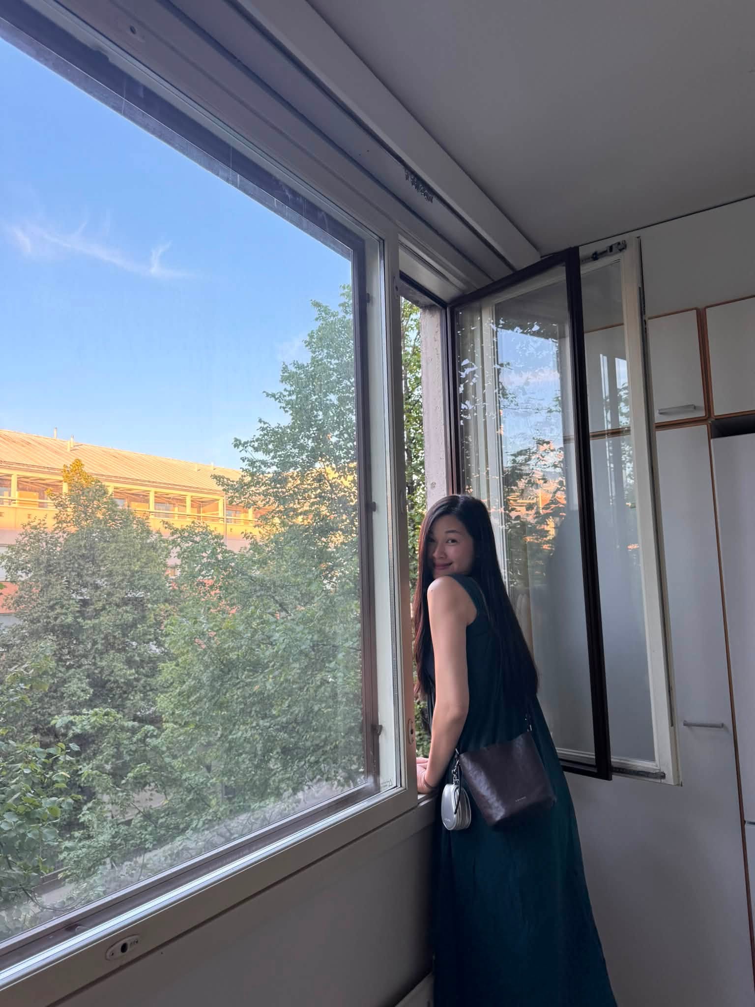 Á hậu Việt ly hôn chồng diễn viên quyết định sang Phần Lan sinh sống, vất vả đi tìm nhà thuê- Ảnh 1.