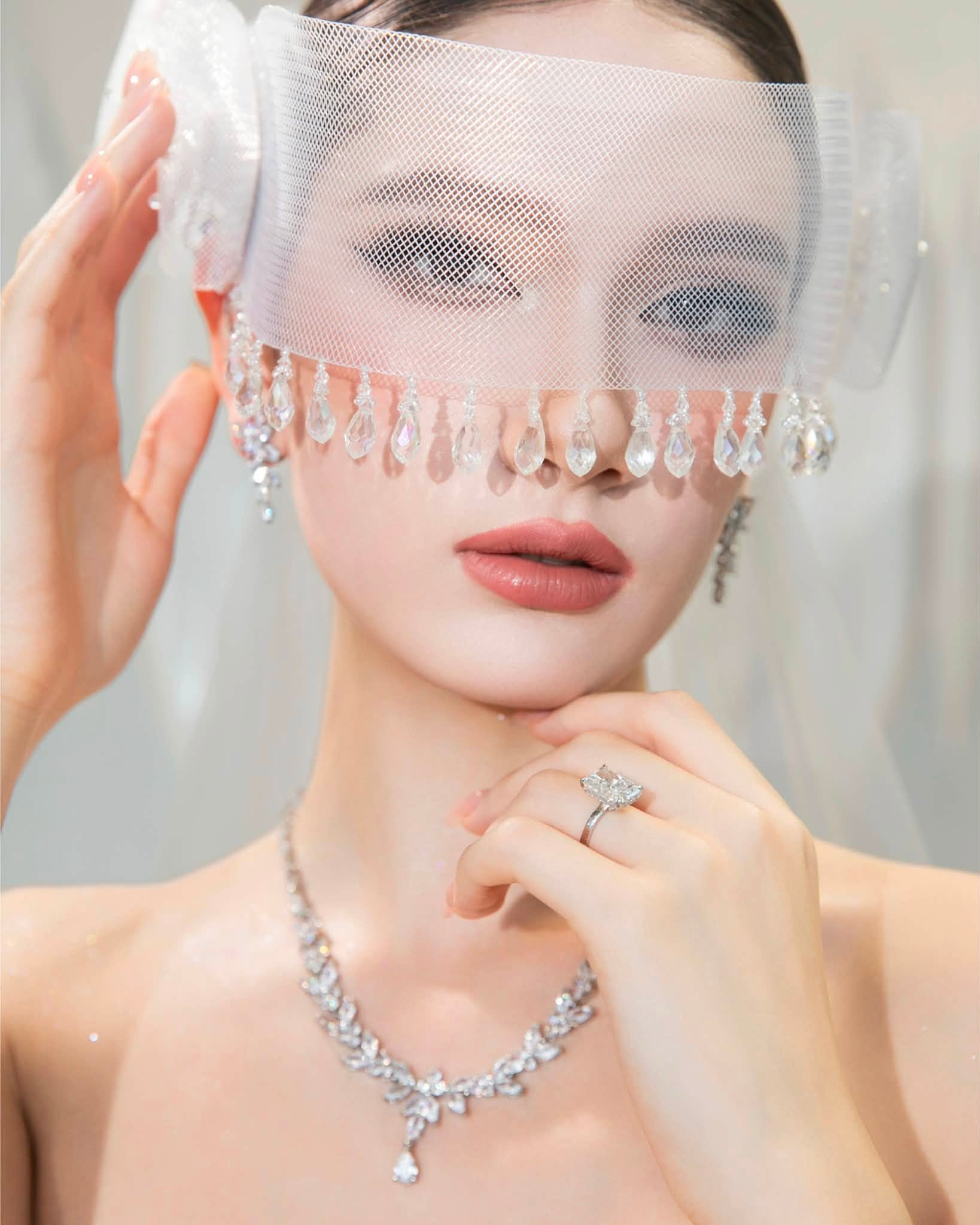 Chân dài 2k7 lai Việt - Nga gây sốt vì xinh như búp bê, là em gái thủ môn nổi tiếng, cao vượt Văn Toàn, bẽn lẽn cạnh Hoàng Đức- Ảnh 2.