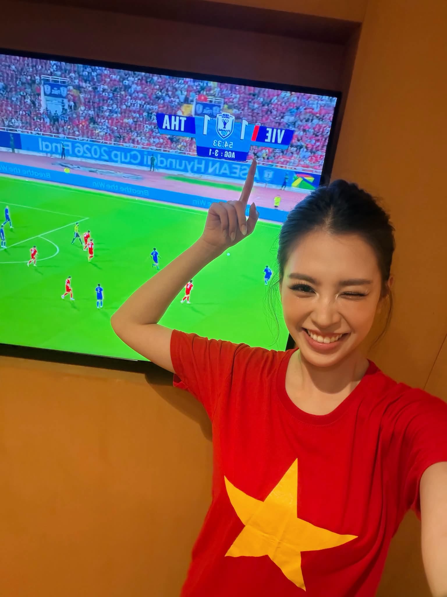 NS Quyền Linh - Lan Ngọc và cả showbiz hướng về SVĐ Mỹ Đình, 1 nữ diễn viên công khai người yêu nếu ĐT Việt Nam vô địch - Ảnh 8.