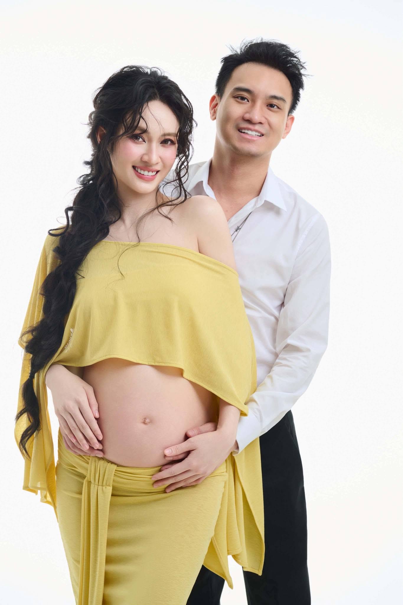 Thiếu gia Đức Phạm công khai ảnh Vũ Thuý Quỳnh mang bầu, hứa làm ông bố trách nhiệm- Ảnh 1.