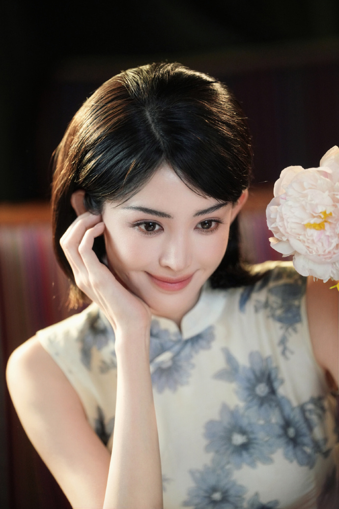 Nữ thần sườn xám đang viral khắp Trung Quốc: Đường cong chữ S khét thật sự, đẹp từ trong xương tủy- Ảnh 8.