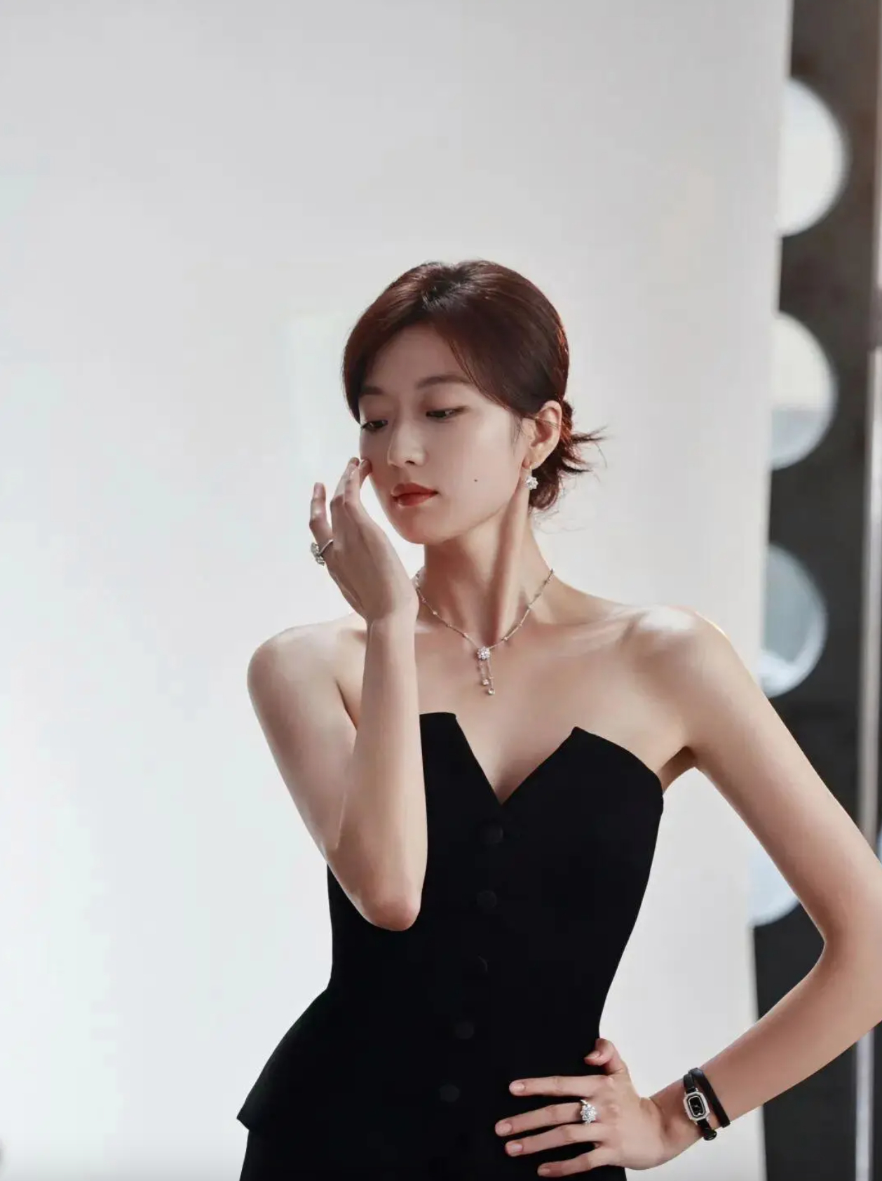 Sốc visual mỹ nhân có đôi chân chiếm 65% chiều cao cơ thể: Đường cong gắt hơn đường đua, ngắm 10 kiếp vẫn mê- Ảnh 3.