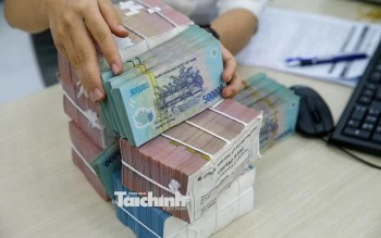 hoạt động giao dịch tại các ngân hàng thương mại ảnh Đức Thanh