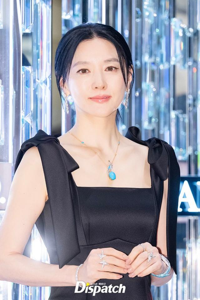 Lee Young Ae tuổi 55 vẫn đẹp thần thái, da mọng collagen: Từ lâu đã kết thân 3 bài tập chống già từ bên trong- Ảnh 4.