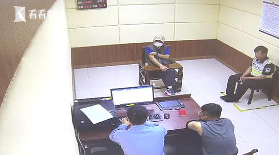 Biệt thự 200m² mở điều hòa cả ngày nhưng tiền điện chỉ 1,1 triệu đồng/tháng, cảnh sát đến kiểm tra thì phát hiện cảnh tượng khó tin- Ảnh 2.