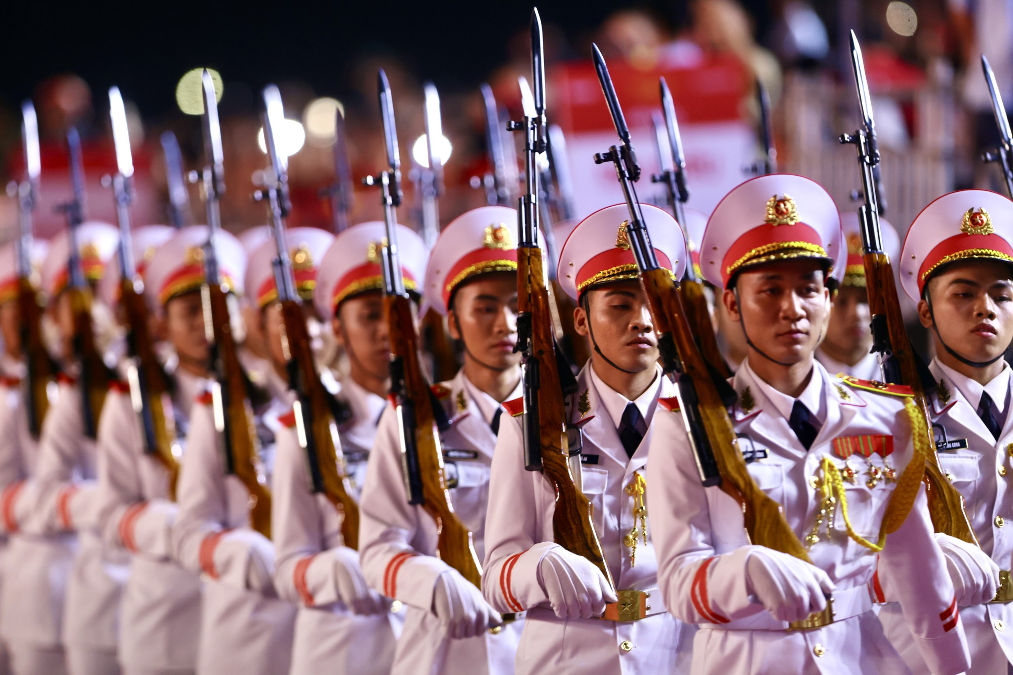 70.000 người cùng cất vang Tiến Quân Ca tại concert Tổ Quốc Trong Tim: Khoảnh khắc thiêng liêng khiến hàng triệu trái tim xúc động- Ảnh 2.