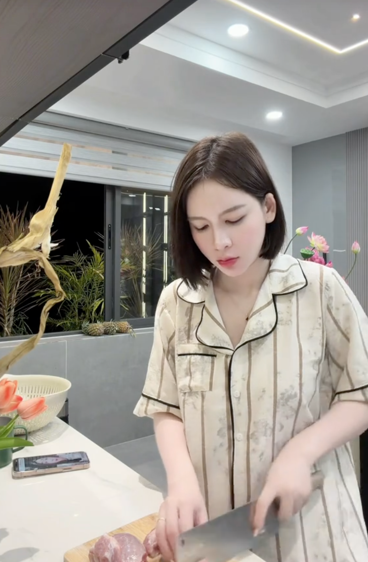 Ở nhà chồng nuôi, cô vợ chia sẻ nguyên tắc giữ lửa hôn nhân: “Chồng về là nhà cửa, cơm nước phải tươm tất”- Ảnh 8.