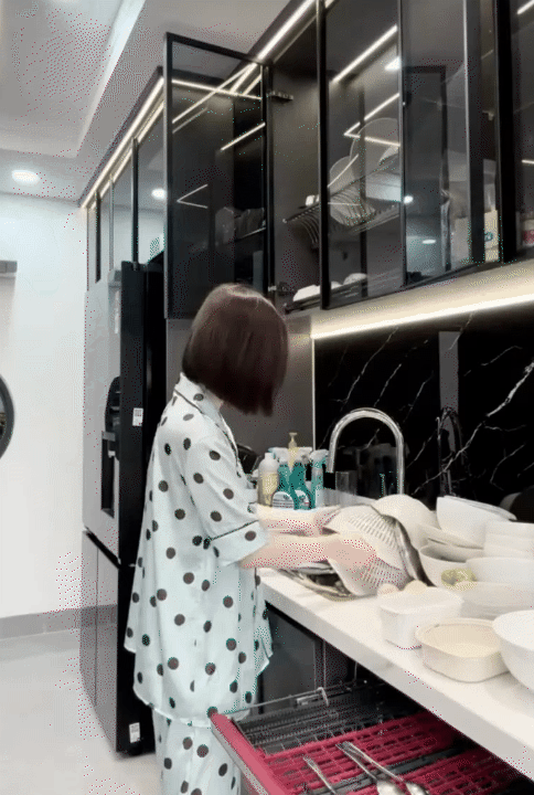 Ở nhà chồng nuôi, cô vợ chia sẻ nguyên tắc giữ lửa hôn nhân: “Chồng về là nhà cửa, cơm nước phải tươm tất”- Ảnh 9.