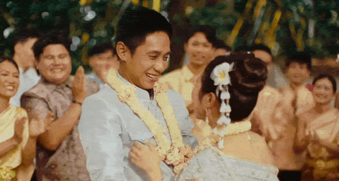 Tự hào nghệ sĩ Việt làm văn hóa vùng miền viral: Cô dâu Khmer Phương Mỹ Chi đẹp lộng lẫy, Hoàng Thùy Linh xưng vương với chất liệu Tây Bắc- Ảnh 8.