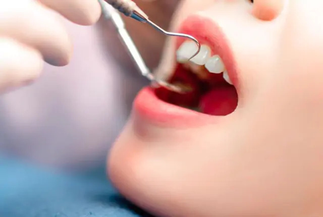 Có 2 dấu hiệu này, người đàn ông 60 tuổi sốc khi phát hiện mắc 2 loại ung thư - Ảnh 2.