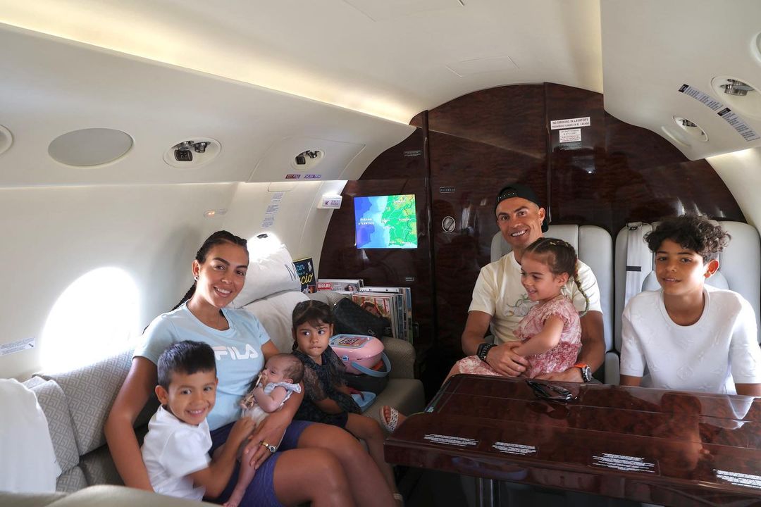 Bên trong "cung điện" hơn 200 tỷ đồng của Ronaldo và vợ, góc nào cũng toát lên sự giàu có - Ảnh 5.