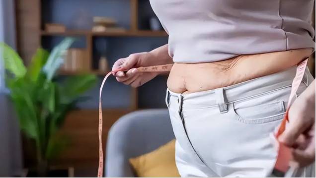 Không chỉ đồ ngọt: 3 nhóm thực phẩm quen thuộc có thể khiến đường huyết tăng và vòng eo ngày càng lớn - Ảnh 3.