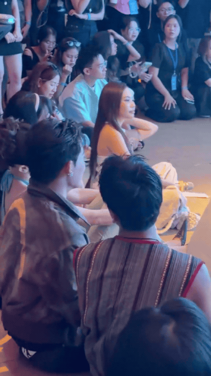 Nửa showbiz hội tụ vì Phương Mỹ Chi, Tóc Tiên - Chi Pu - Phương Ly khoe visual “dân chơi” khét lẹt - Ảnh 4.
