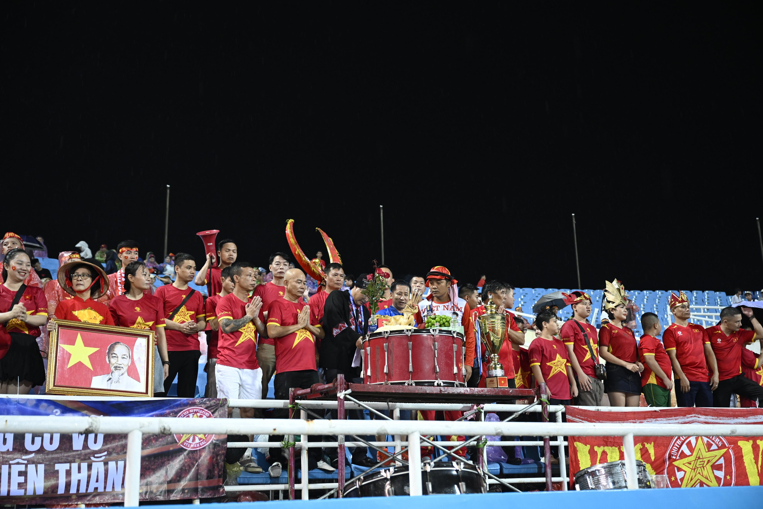 Diễn biến ĐT Việt Nam vs Singapore: Đình Bắc bỏ lỡ cơ hội ghi bàn - Ảnh 13.