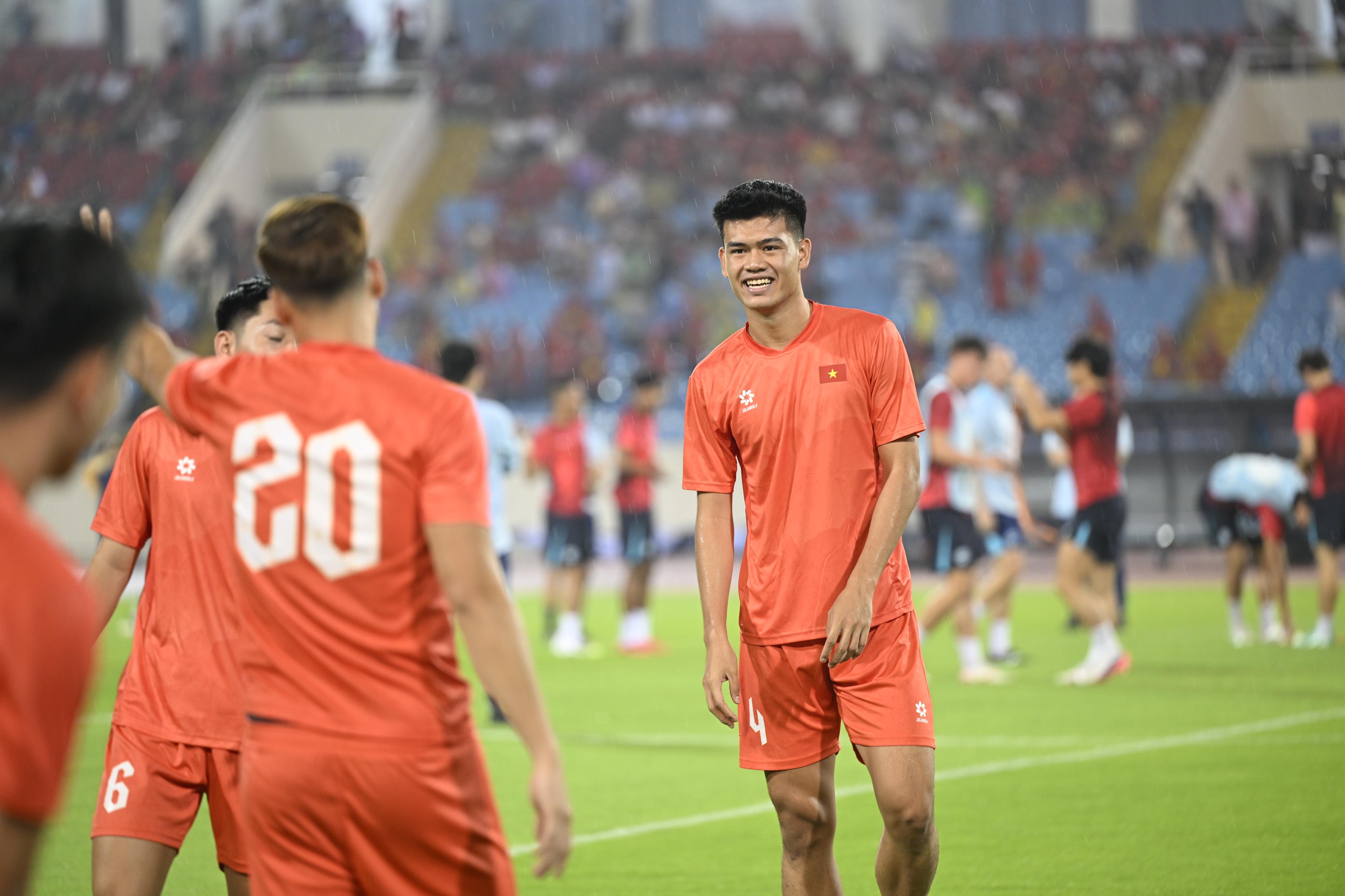 Diễn biến ĐT Việt Nam vs Singapore: Đình Bắc bỏ lỡ cơ hội ghi bàn - Ảnh 6.