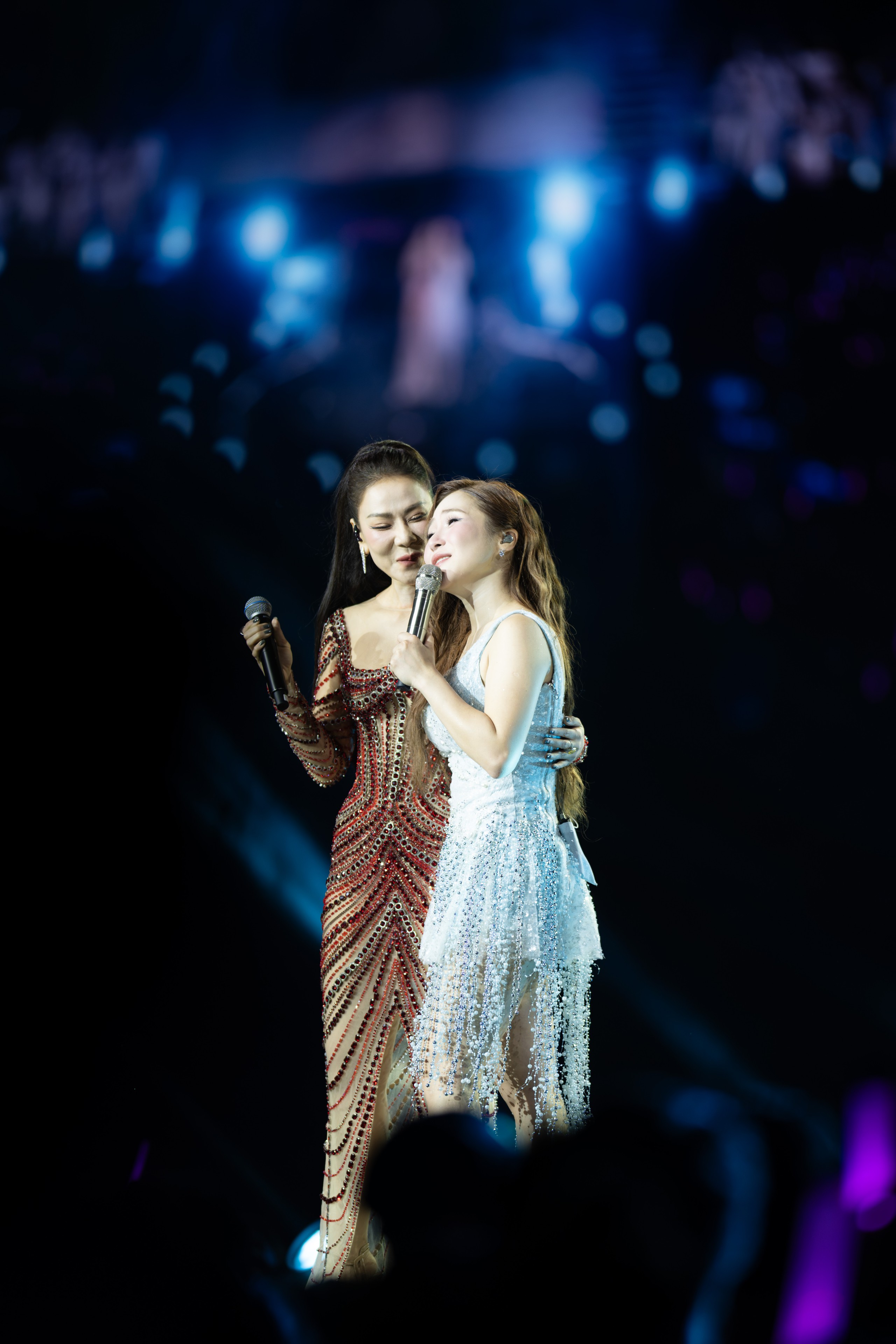 Thu Minh - Hương Tràm “gương vỡ lại lành” sau 14 năm giận không nói chuyện - Ảnh 10.