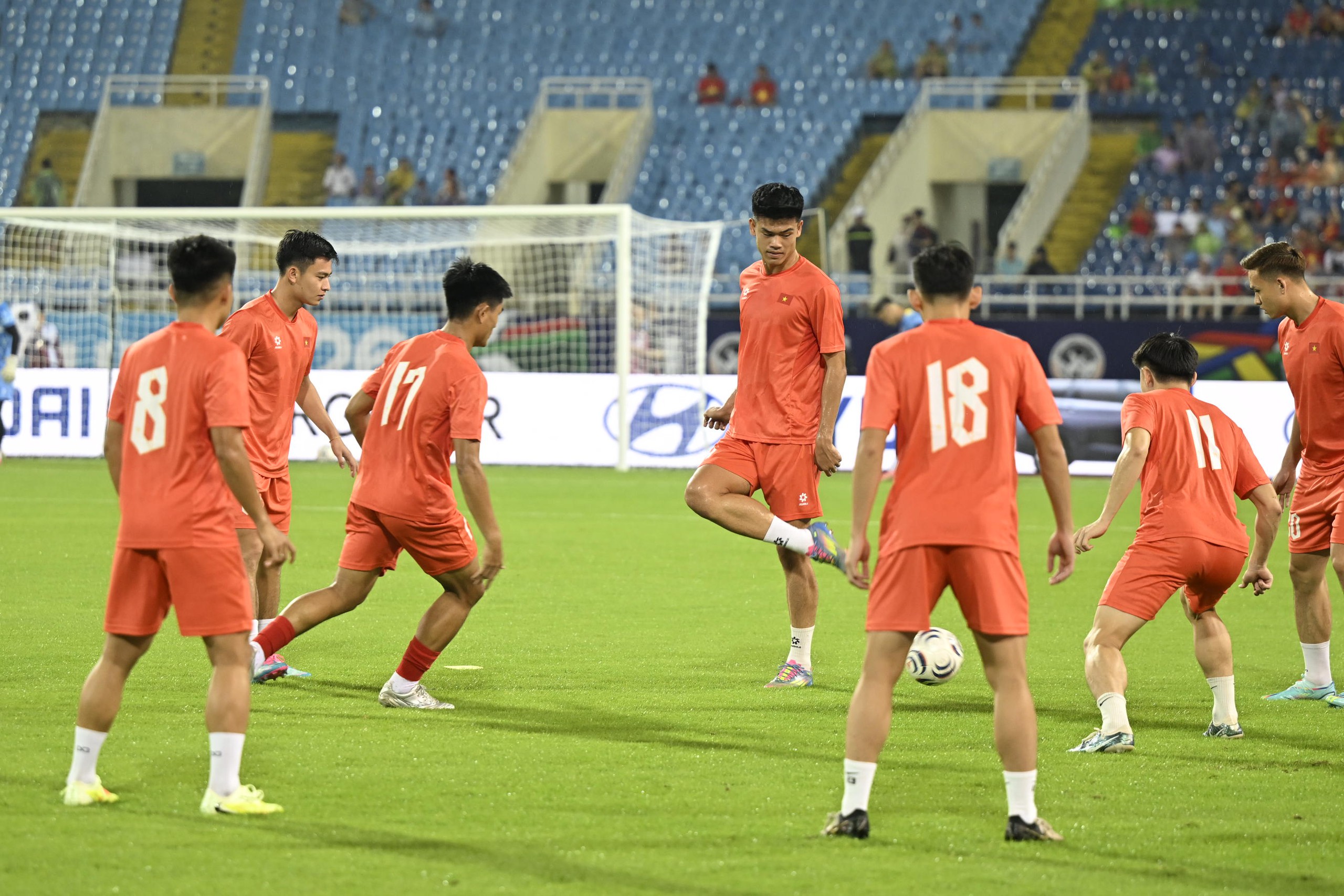 Diễn biến ĐT Việt Nam vs Singapore: Đình Bắc bỏ lỡ cơ hội ghi bàn - Ảnh 7.