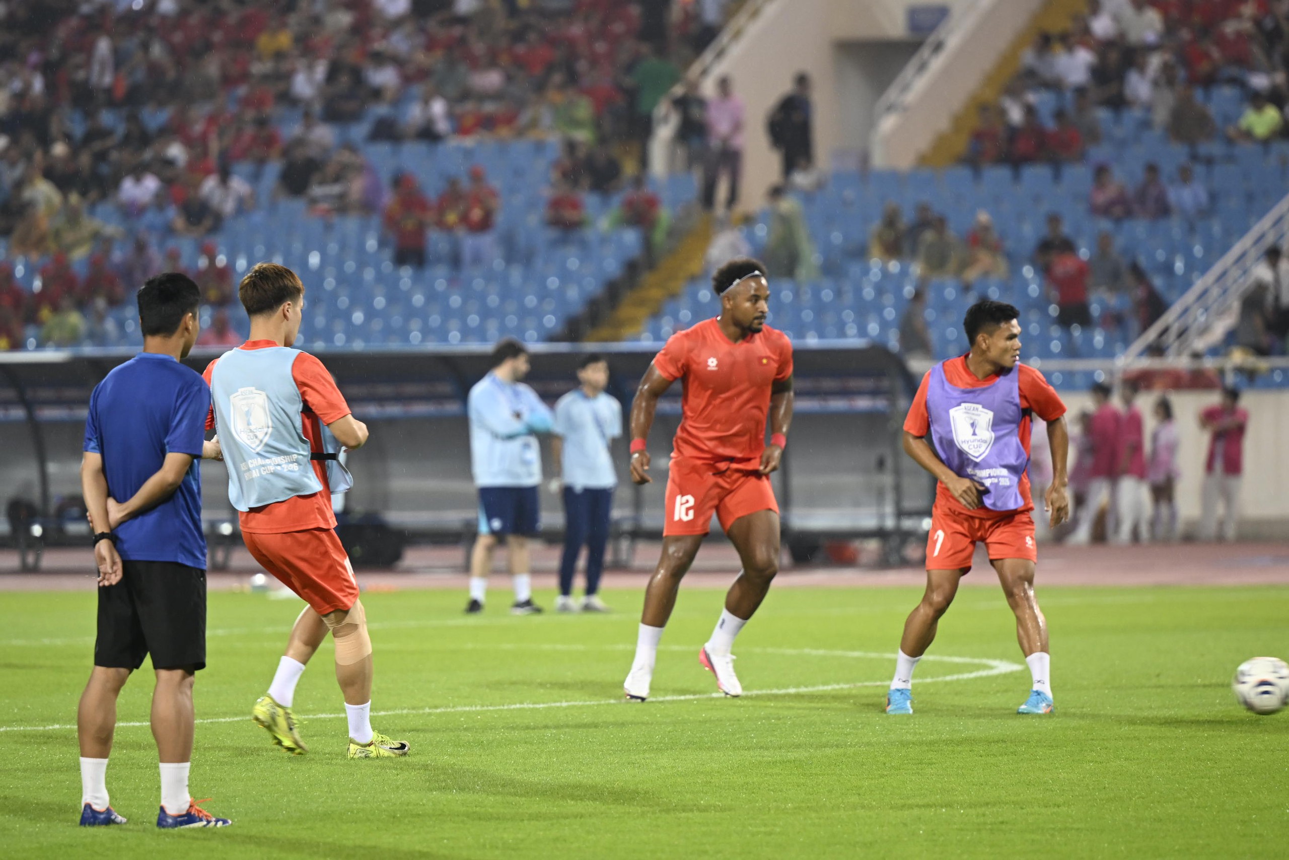 Diễn biến ĐT Việt Nam vs Singapore: Đình Bắc bỏ lỡ cơ hội ghi bàn - Ảnh 4.