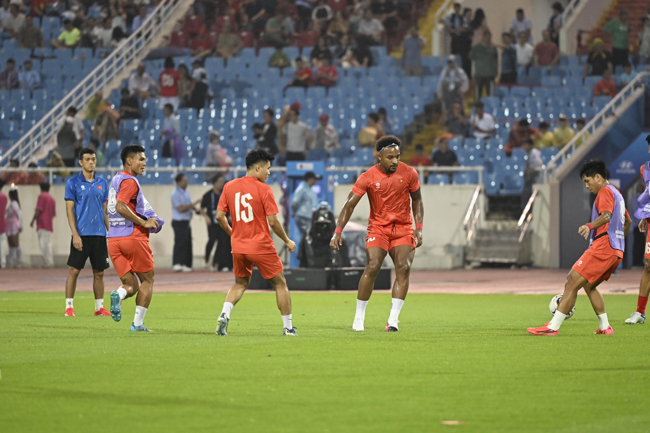 Diễn biến ĐT Việt Nam vs Singapore: Đình Bắc bỏ lỡ cơ hội ghi bàn - Ảnh 3.