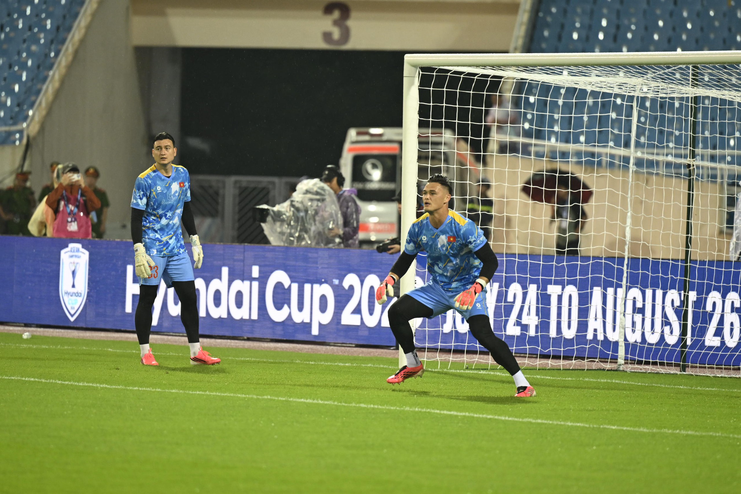 Diễn biến ĐT Việt Nam vs Singapore: Đình Bắc bỏ lỡ cơ hội ghi bàn - Ảnh 8.