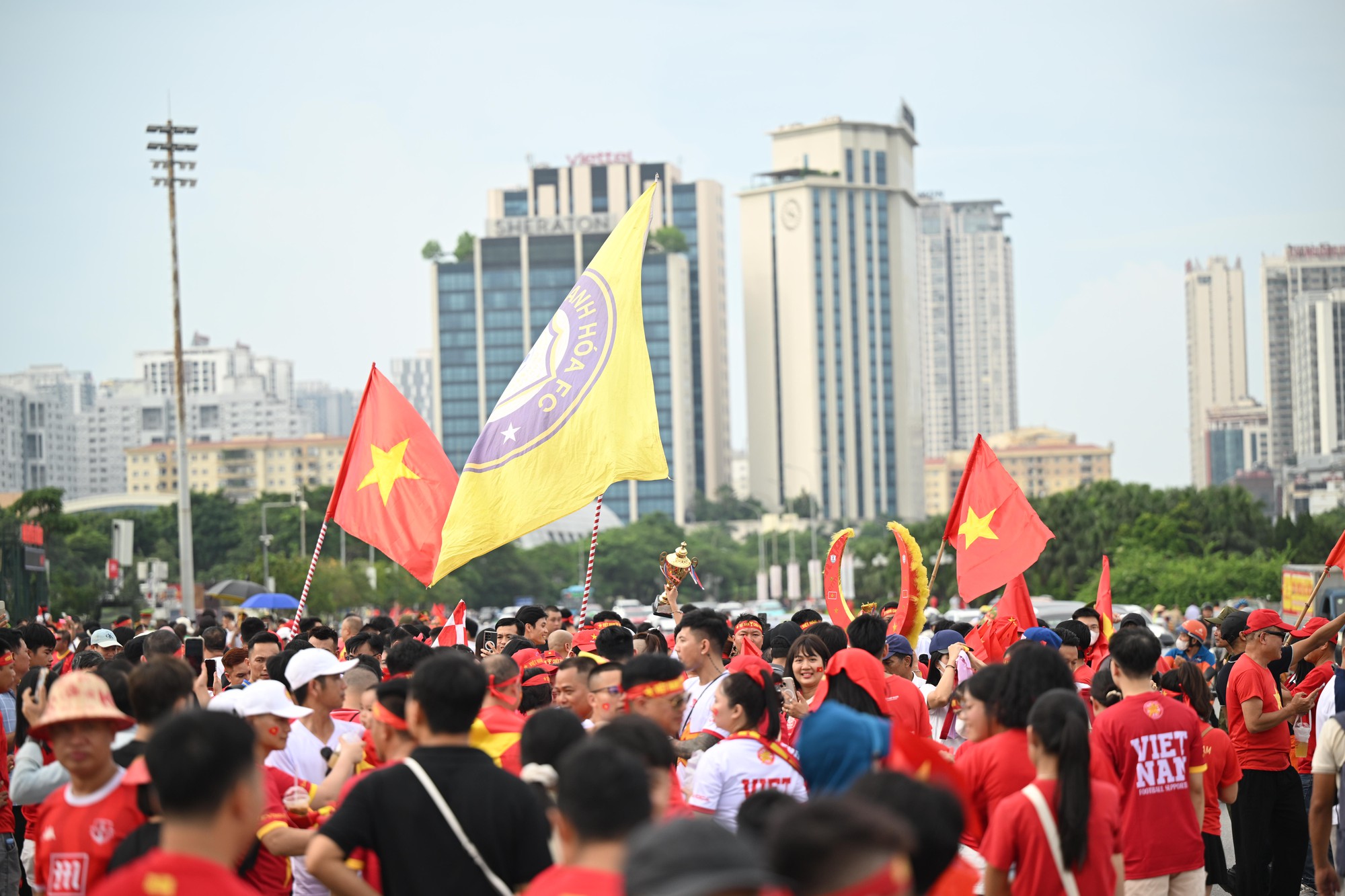 Mỹ Đình sục sôi trước giờ bóng lăn, Việt Nam đang rất gần chức vô địch rồii! - Ảnh 1.