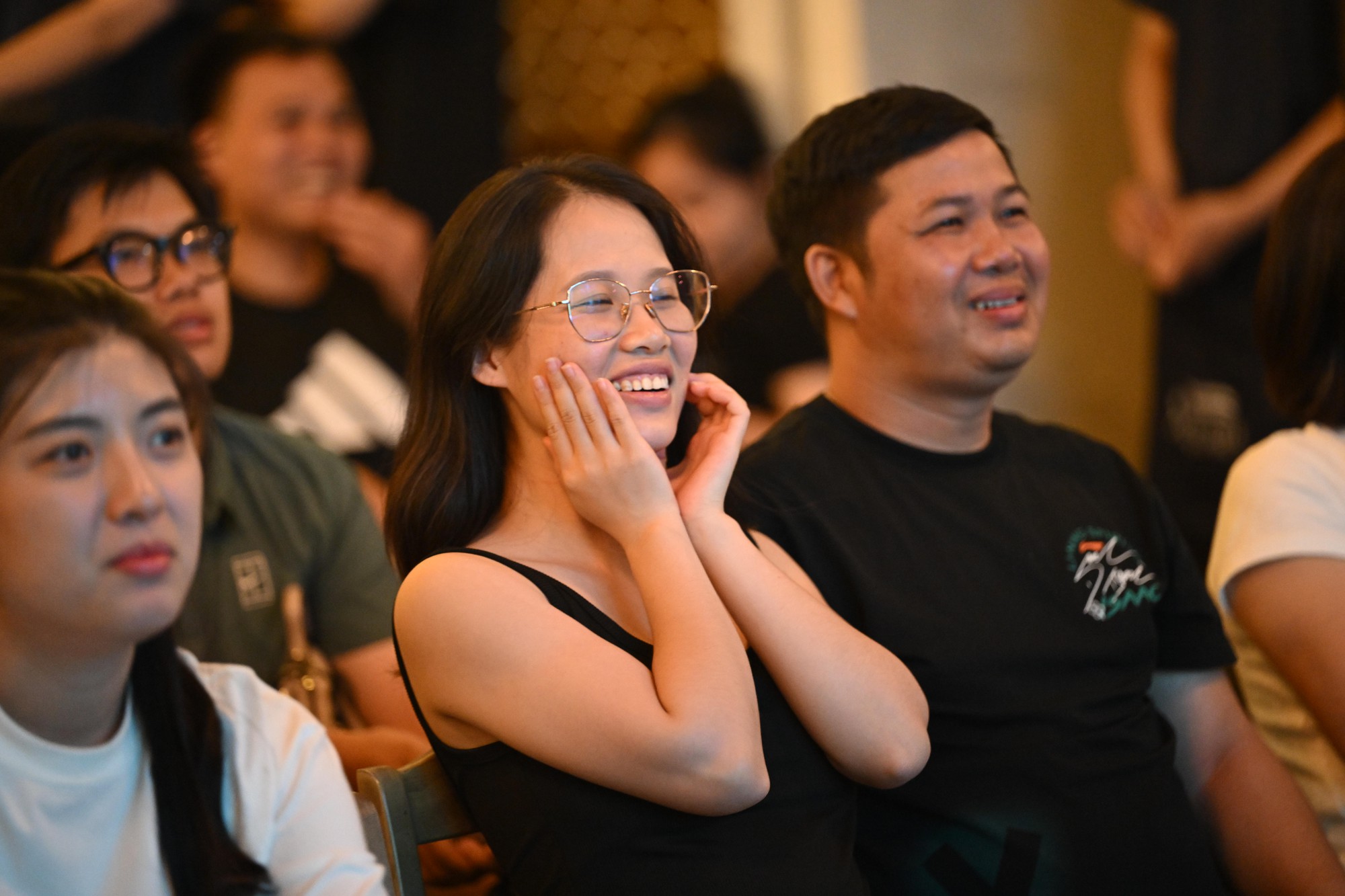 Chùm ảnh: Cảm xúc CĐV Việt Nam “lên xuống” như tàu lượn trong trận bán kết với Malaysia - Ảnh 18.