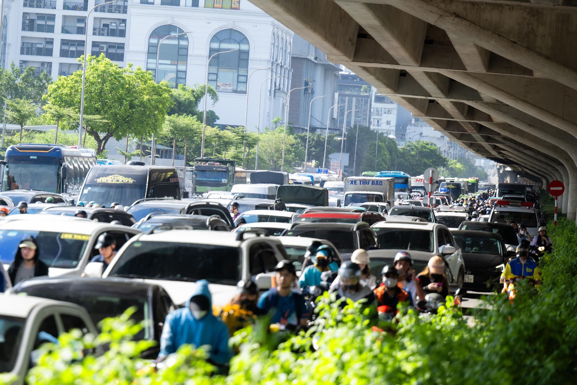 5 ngày nghỉ lễ bắt đầu từ mai: Đường phố Hà Nội và TPHCM lúc này! - Ảnh 29.